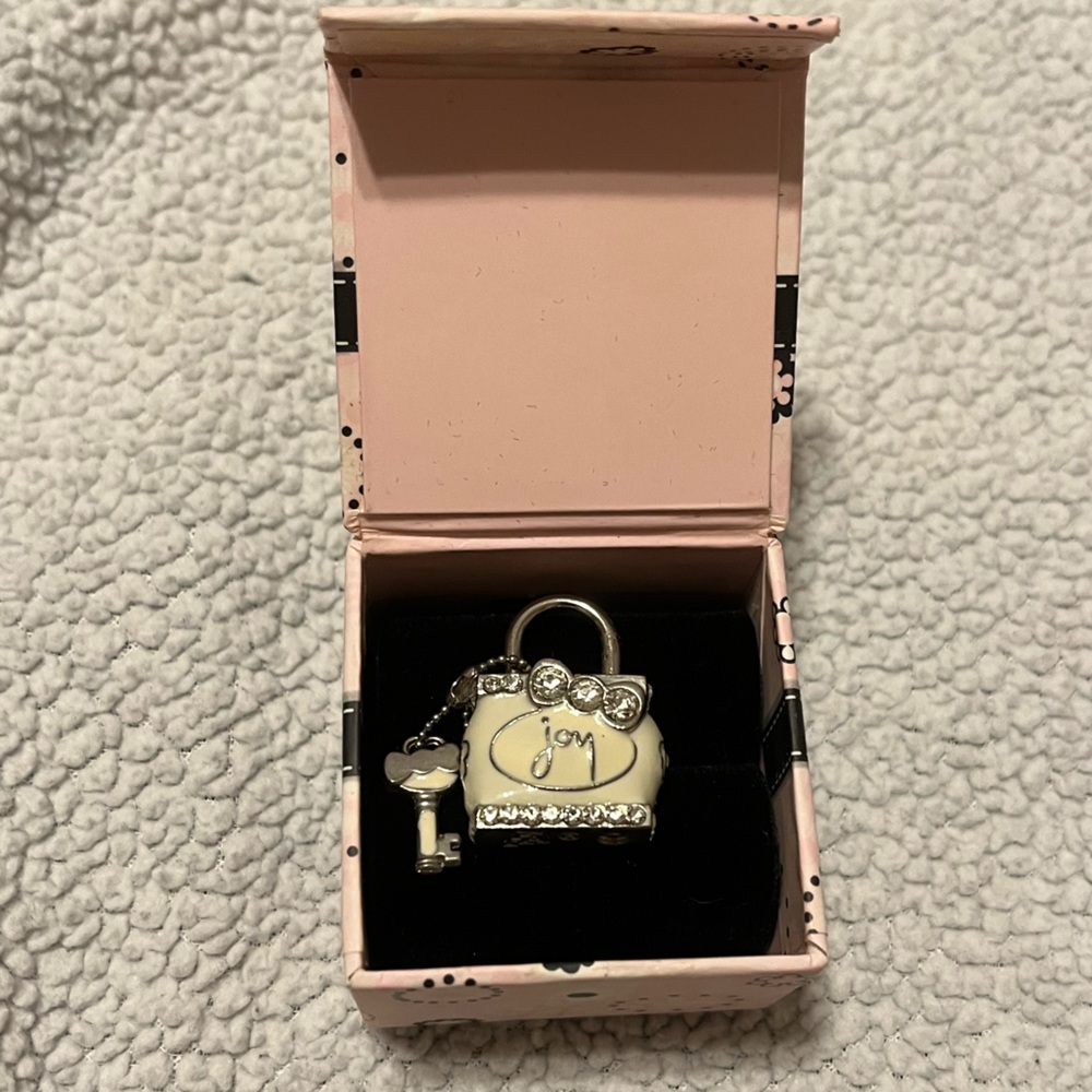 Floral lock jewellery charm “joy”